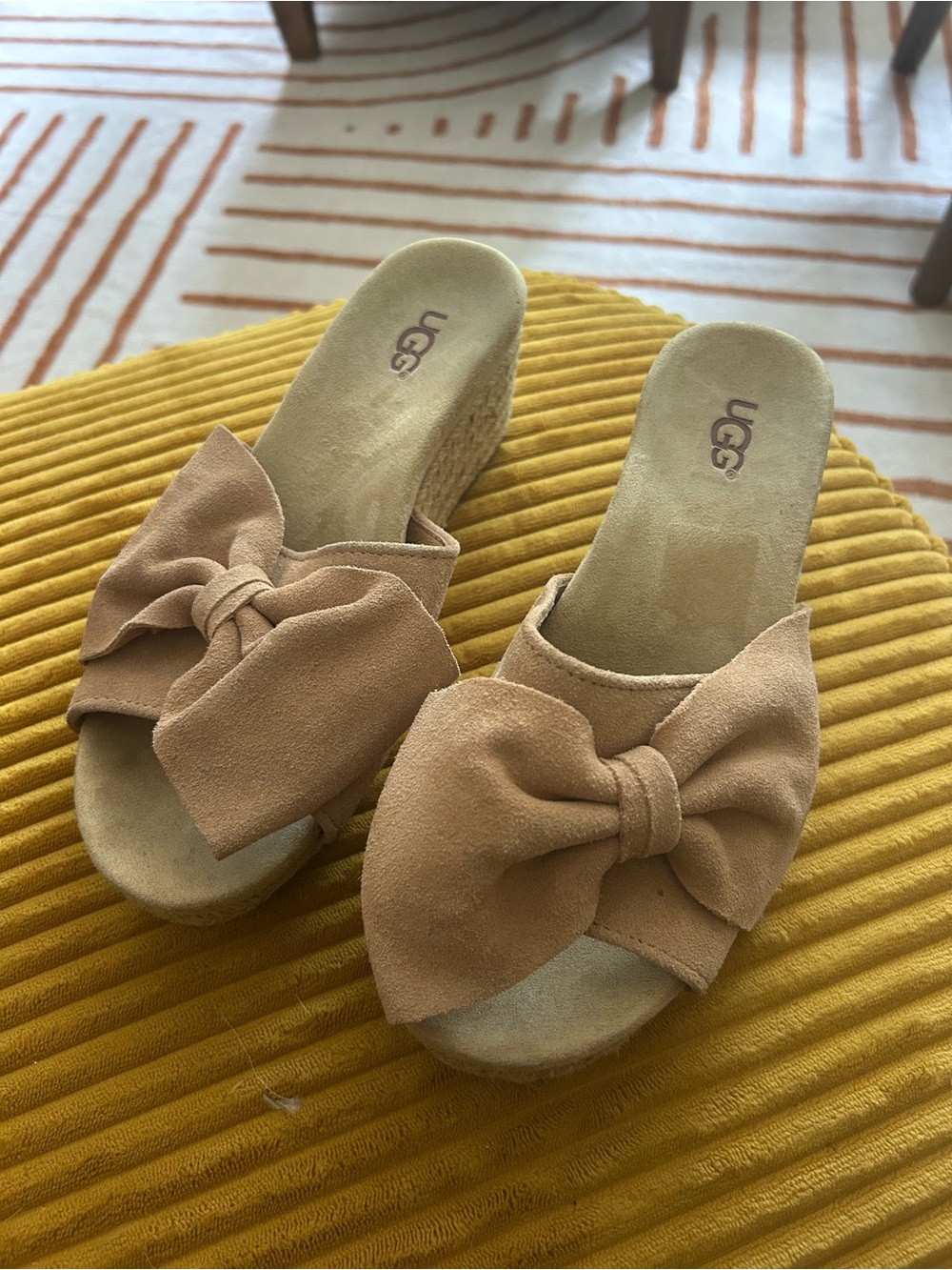 UGG Joanie Suede Bow Sandals Size 6.5
